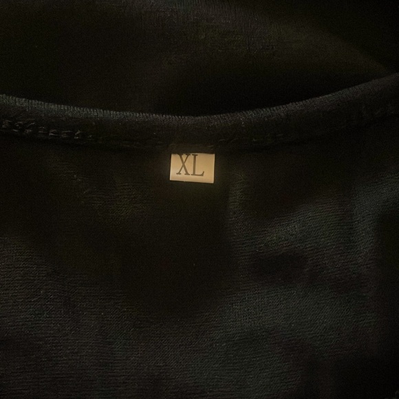 Women’s Black Patchwork Short Sleeve V Neck T Shirt - Picture 4 of 4